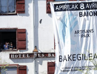 Κοντά στους 3,5 τόνους όπλων και εκρηκτικών βρέθηκαν σε 8 κρυψώνες της οργάνωσης ΕΤΑ